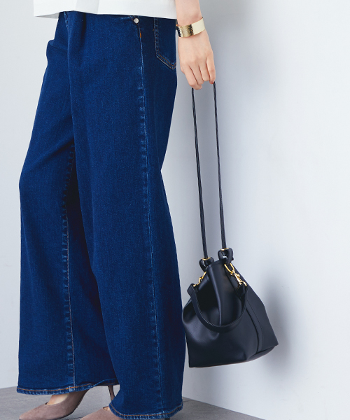 STUDIOUS（ステュディオス）の「【STUDIOUS】トライアングル巾着バッグ（ショルダーバッグ・レディース・ブラック/マルチ/バーガンディー・FREE）」の4枚目の写真