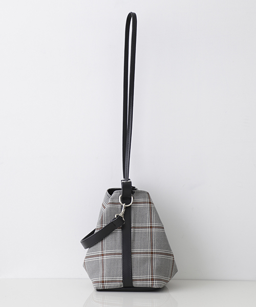 STUDIOUS（ステュディオス）の「【STUDIOUS】トライアングル巾着バッグ（ショルダーバッグ・レディース・ブラック/マルチ/バーガンディー・FREE）」の5枚目の写真