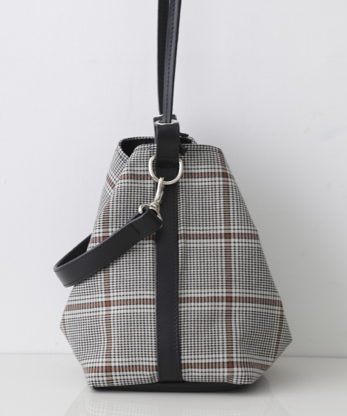 STUDIOUS（ステュディオス）の「【STUDIOUS】トライアングル巾着バッグ（ショルダーバッグ・レディース・ブラック/マルチ/バーガンディー・FREE）」の7枚目の写真