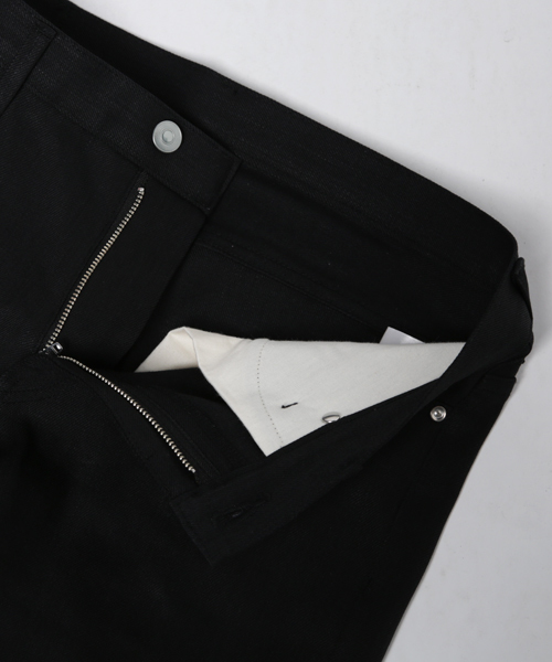 STUDIOUS(ステュディオス)の「【STUDIOUS】スリムフィットテーパードスキニーデニムパンツ【ZOZO限定アイテム】(デニムパンツ・メンズ・ブラック/ブルー/グレー/ネイビー/サックスブルー・1/2/3)」の8枚目の写真