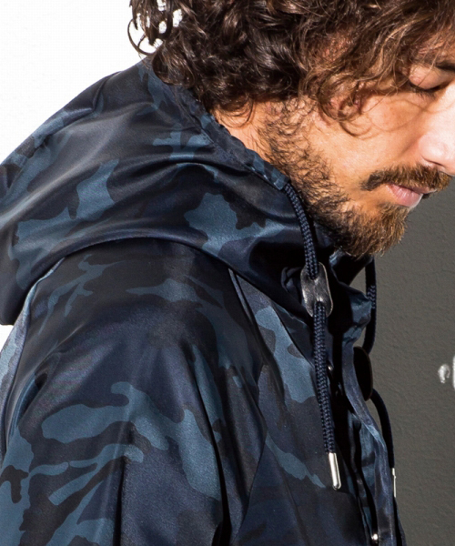 AKM Contemporary（エイケイエムコンテンポラリー）の「AKM Contemporary(エイケイエムコンテンポラリー)カモフラージュ柄マウンテンパーカ（パーカー・メンズ・ブラック/カーキ/ネイビー・SMALL/MEDIUM/LARGE）」の10枚目の写真