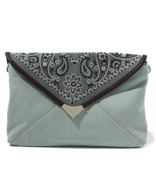 Chico（チコ）の「バンダナクラッチバッグ（クラッチバッグ・レディース・レッド/ピンク/ブルー/グレー・FREE）」の2枚目の写真