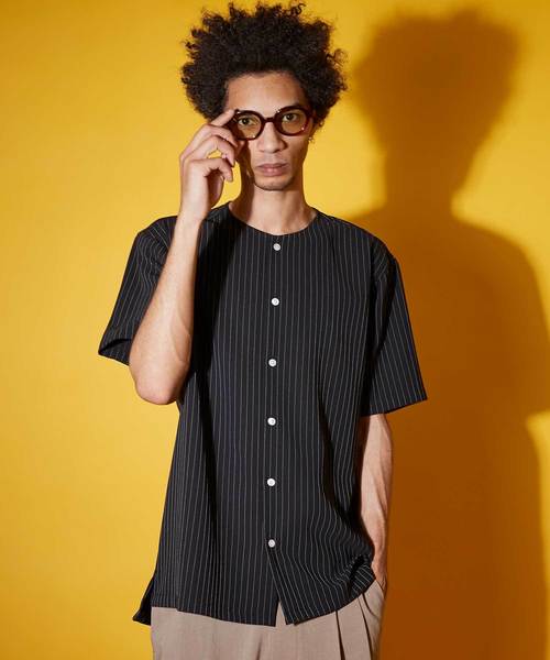 UNITED TOKYO(ユナイテッドトウキョウ)の「柄ノーカラーショートスリーブシャツ(シャツ/ブラウス・メンズ・ブラック/ブルー/ネイビー・1/2/3)」の2枚目の写真