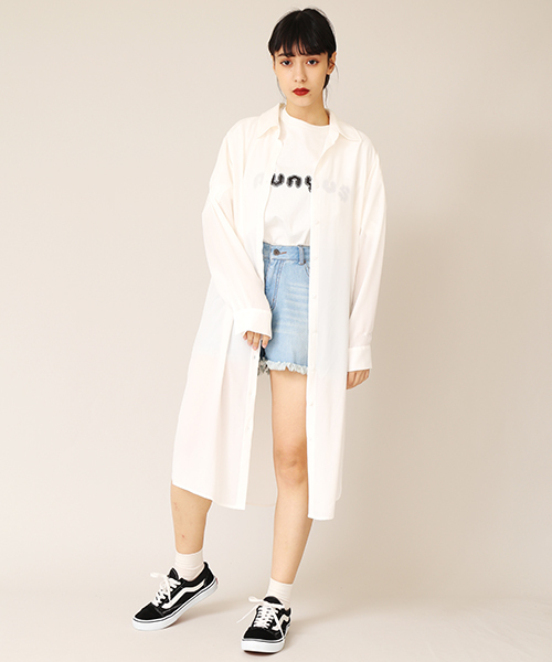 PUNYUS(プニュズ)の「シフォンロングシャツワンピース(シャツワンピース・レディース・ベージュ/オフホワイト/ブラック/イエロー・1/2/3/4)」の2枚目の写真