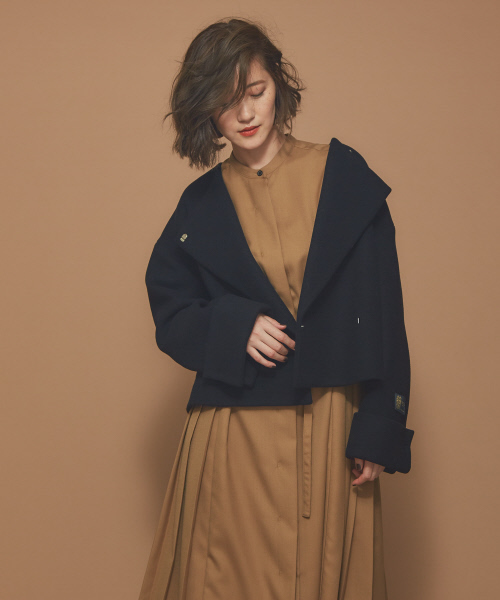 Abahouse Devinette(ドゥヴィネット)の「ダブルカフスメルトンコート(その他アウター・レディース・ブラック/ブルー・38/36)」の3枚目の写真