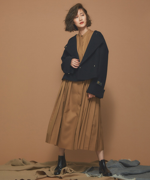 Abahouse Devinette(ドゥヴィネット)の「ダブルカフスメルトンコート(その他アウター・レディース・ブラック/ブルー・38/36)」の4枚目の写真