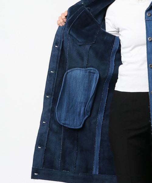 Levi's Made & Crafted(リーバイスメイドアンドクラフテッド)の「LEVI'S(R) MADE & CRAFTED(R) TRUCKER TRENCH BONDED INDIGO INDIGO(トレンチコート・レディース・ブルー・S/XS)」の4枚目の写真