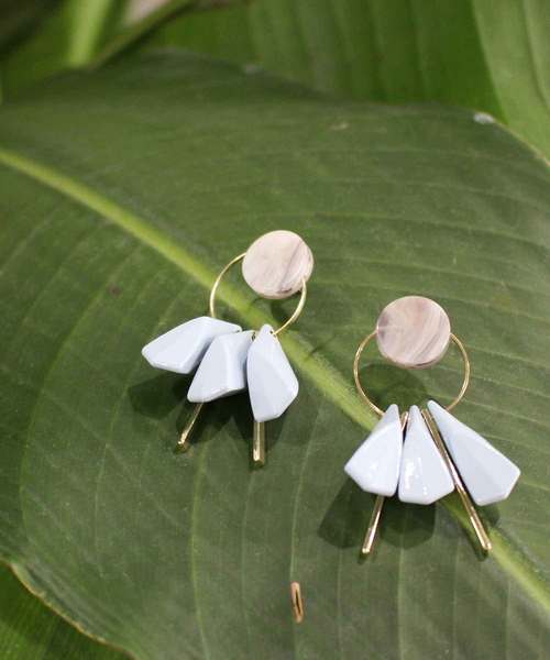 MODE ROBE（モードローブ）の「サークルボリュームパーツピアス（ピアス（両耳用）・レディース・ホワイト/ブラウン/グリーン/ブルー/パープル・FREE）」の9枚目の写真