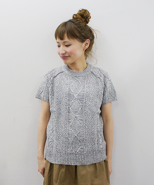 CIAOPANIC（チャオパニック）の「【Ciaopanic】　アラン柄半袖P/O（ニット/セーター・レディース・グレー/レッド/ネイビー/アイボリー・FREE）」の3枚目の写真