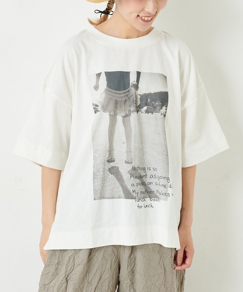 PUAL CE CIN(ピュアルセシン)の「20/OE天竺プリントT(Tシャツ/カットソー・レディース・グレイッシュベージュ/ブルーグレー/ホワイト/オフホワイト・FREE)」の2枚目の写真