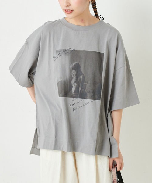 PUAL CE CIN(ピュアルセシン)の「20/OE天竺プリントT(Tシャツ/カットソー・レディース・グレイッシュベージュ/ブルーグレー/ホワイト/オフホワイト・FREE)」の4枚目の写真