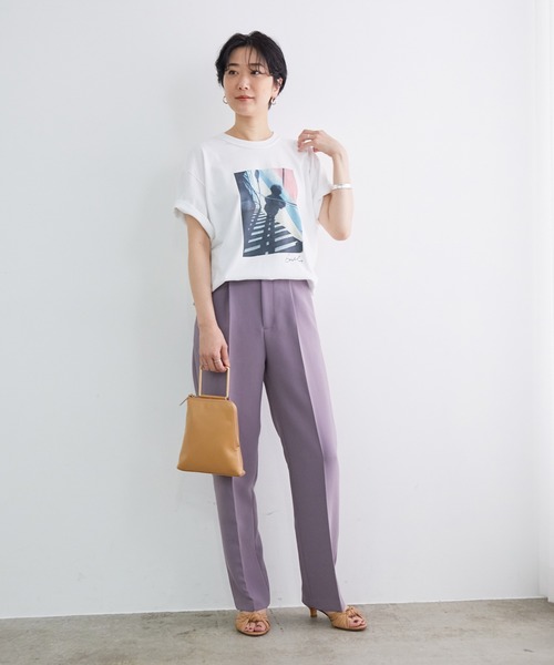 ADAM ET ROPE'（アダムエロペ）の「フォトグラファーＴＥＥ（Tシャツ/カットソー・レディース・ホワイト/ホワイト系その他・FREE）」の9枚目の写真