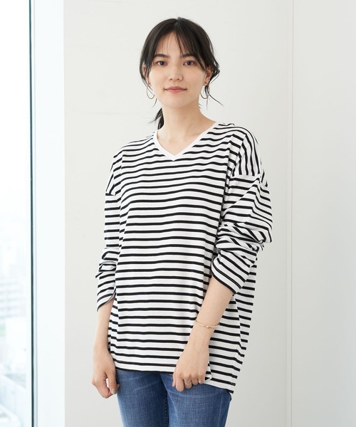 AMERICAN HOLIC(アメリカンホリック)の「Vネックドロップショルダーカットプルオーバー *(Tシャツ/カットソー・レディース・アイボリー/ブラウン/ブラック/オフホワイト・FREE)」の2枚目の写真