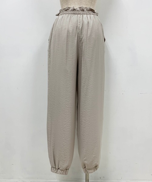 PICCIN(ピッチン)の「マットサテンジョガーパンツ(その他パンツ・レディース・キャメル/グレイッシュベージュ・M/L)」の21枚目の写真