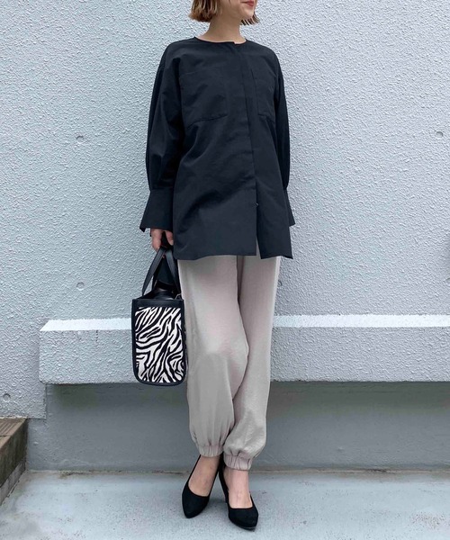 PICCIN(ピッチン)の「マットサテンジョガーパンツ(その他パンツ・レディース・キャメル/グレイッシュベージュ・M/L)」の5枚目の写真