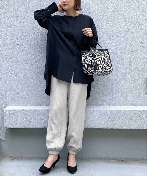 PICCIN(ピッチン)の「マットサテンジョガーパンツ(その他パンツ・レディース・キャメル/グレイッシュベージュ・M/L)」の7枚目の写真