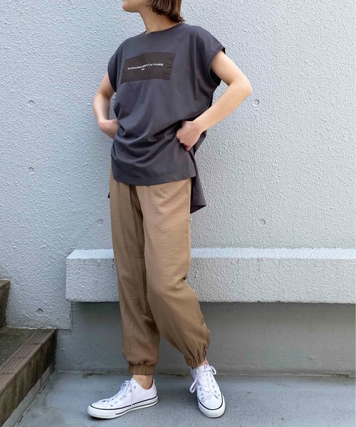 PICCIN(ピッチン)の「マットサテンジョガーパンツ(その他パンツ・レディース・キャメル/グレイッシュベージュ・M/L)」の16枚目の写真