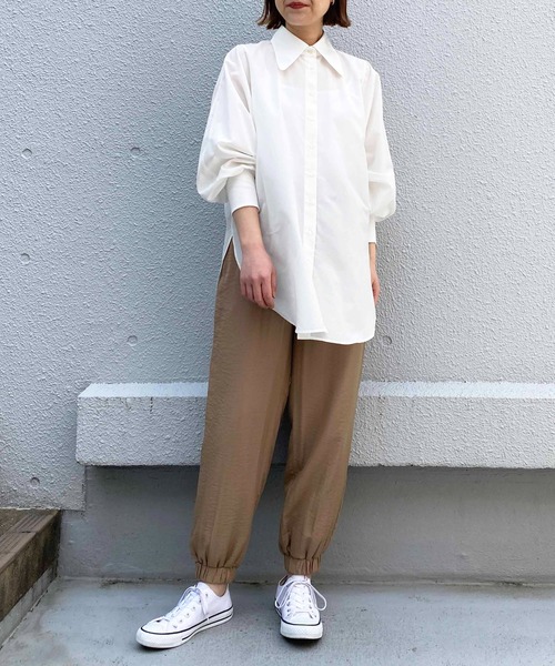 PICCIN(ピッチン)の「マットサテンジョガーパンツ(その他パンツ・レディース・キャメル/グレイッシュベージュ・M/L)」の8枚目の写真