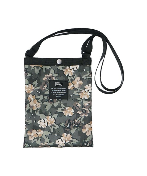 KiU（キウ）の「600D サコッシュ ミニ（ショルダーバッグ・レディース・ブラック/アニマル/ホワイト系その他/ブラック系その他/グレー系その他/その他10/ブラック系その他2/カラフル/ブルー系その他/ブラック系その他3/タイガーカモ/ブラック×カーキ/ブルー系その他2/ベージュ系その他/レオパード・FREE）」の19枚目の写真