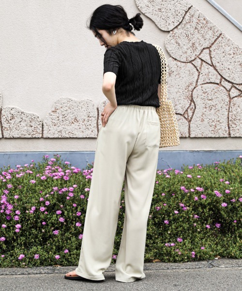 Bab(バブ)の「【WEB限定】セットアップ対応◎シャインプリーツ半袖トップス(シャツ/ブラウス・レディース・アイボリー/グレー系その他/ブラック・38)」の17枚目の写真