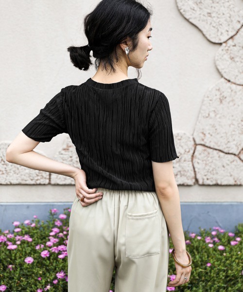 Bab(バブ)の「【WEB限定】セットアップ対応◎シャインプリーツ半袖トップス(シャツ/ブラウス・レディース・アイボリー/グレー系その他/ブラック・38)」の16枚目の写真