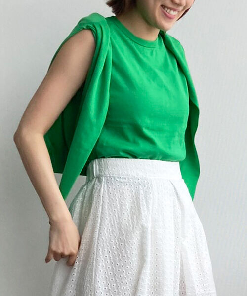 Rie Miller（リエミラー）の「GIZA COTTONクルーネックノースリーブニット（ニット/セーター・レディース・ホワイト/ブラック/グリーン/キャメル・38/36）」の4枚目の写真