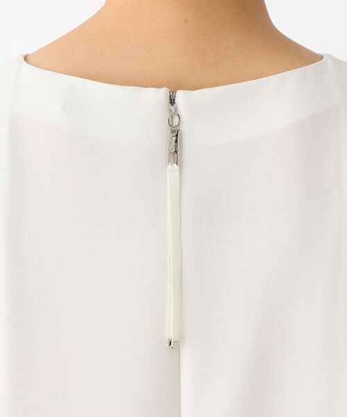 Modify（モディファイ）の「◆タック使い前後差ヘム9分袖ブラウス（シャツ/ブラウス・レディース・ホワイト系/ブラック/マスタード・42/40）」の8枚目の写真