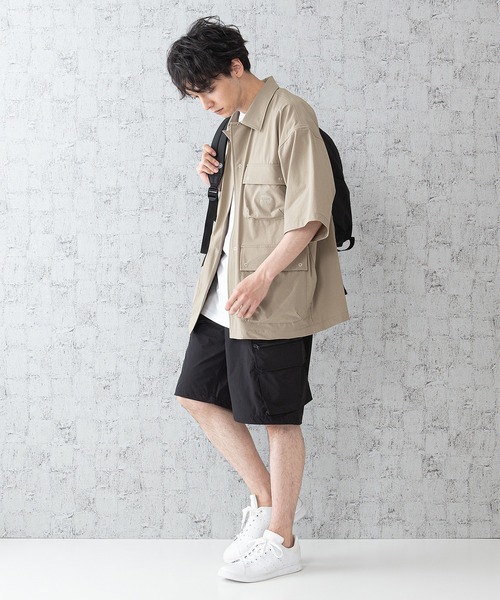 OUTDOOR PRODUCTS APPAREL(アウトドアプロダクツアパレル)の「「着るBAG」シリーズ 7ポケットシャツ リングドットボタン 撥水 ストレッチ 抗UV ビッグシルエット(シャツ/ブラウス・メンズ・ベージュ/ブラック・LARGE/MEDIUM/X-LARGE)」の9枚目の写真