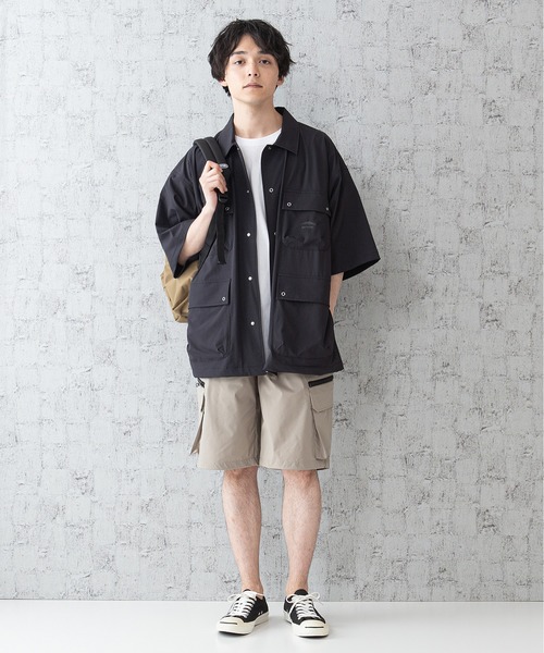 OUTDOOR PRODUCTS APPAREL(アウトドアプロダクツアパレル)の「「着るBAG」シリーズ 7ポケットシャツ リングドットボタン 撥水 ストレッチ 抗UV ビッグシルエット(シャツ/ブラウス・メンズ・ベージュ/ブラック・LARGE/MEDIUM/X-LARGE)」の3枚目の写真