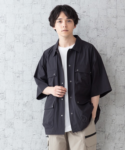 OUTDOOR PRODUCTS APPAREL(アウトドアプロダクツアパレル)の「「着るBAG」シリーズ 7ポケットシャツ リングドットボタン 撥水 ストレッチ 抗UV ビッグシルエット(シャツ/ブラウス・メンズ・ベージュ/ブラック・LARGE/MEDIUM/X-LARGE)」の6枚目の写真