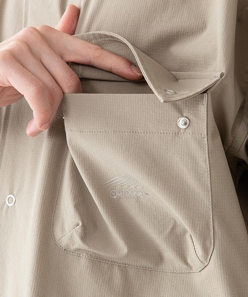 OUTDOOR PRODUCTS APPAREL(アウトドアプロダクツアパレル)の「「着るBAG」シリーズ 7ポケットシャツ リングドットボタン 撥水 ストレッチ 抗UV ビッグシルエット(シャツ/ブラウス・メンズ・ベージュ/ブラック・LARGE/MEDIUM/X-LARGE)」の16枚目の写真