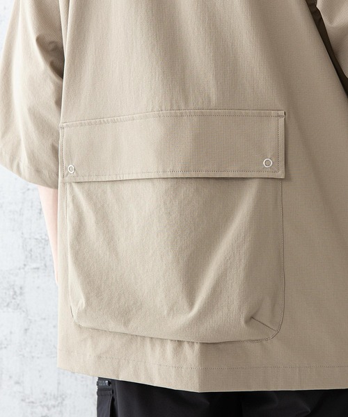 OUTDOOR PRODUCTS APPAREL(アウトドアプロダクツアパレル)の「「着るBAG」シリーズ 7ポケットシャツ リングドットボタン 撥水 ストレッチ 抗UV ビッグシルエット(シャツ/ブラウス・メンズ・ベージュ/ブラック・LARGE/MEDIUM/X-LARGE)」の20枚目の写真