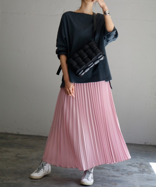 サテンロング丈フレアプリーツスカート