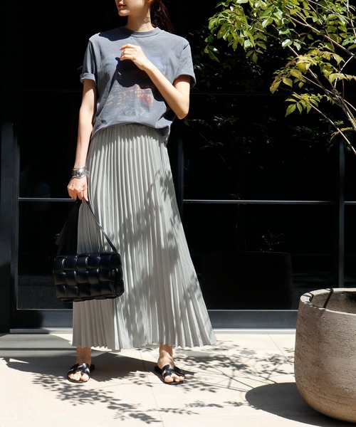 サテンロング丈フレアプリーツスカート