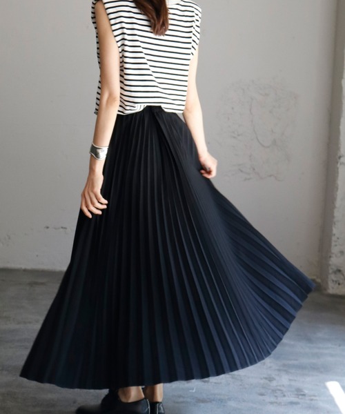 サテンロング丈フレアプリーツスカート