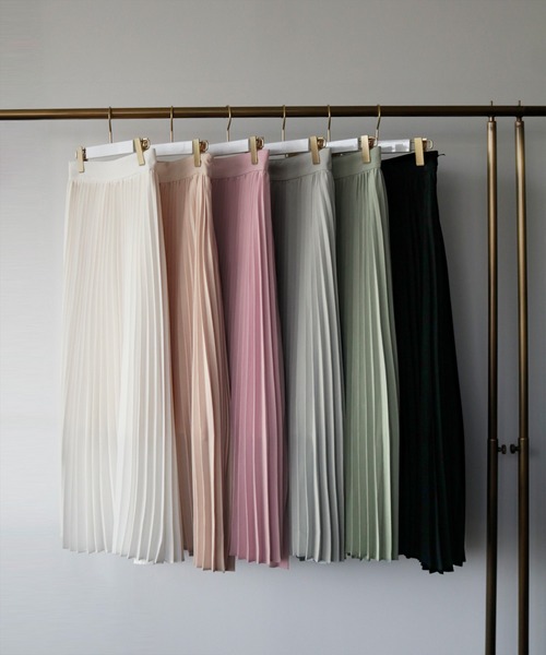サテンロング丈フレアプリーツスカート