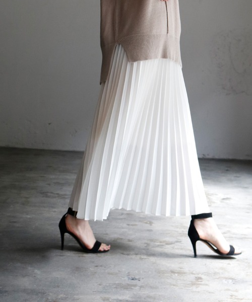 サテンロング丈フレアプリーツスカート