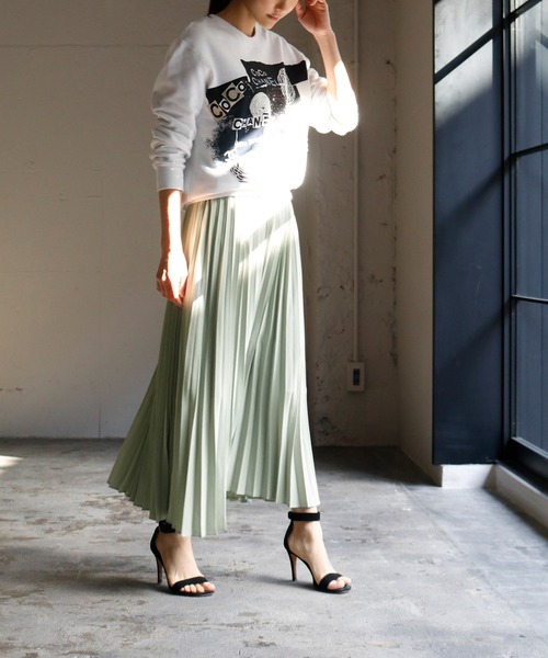 サテンロング丈フレアプリーツスカート