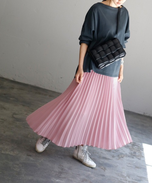 サテンロング丈フレアプリーツスカート