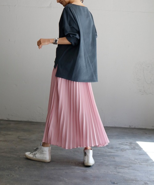ELFRANK（エルフランク）の「サテンロング丈フレアプリーツスカート（スカート・レディース・オフホワイト/ピンク/ラベンダー/グリーン/ブルー/ブラック・FREE）」の11枚目の写真