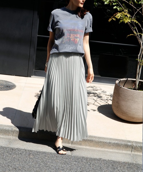 ELFRANK（エルフランク）の「サテンロング丈フレアプリーツスカート（スカート・レディース・オフホワイト/ピンク/ラベンダー/グリーン/ブルー/ブラック・FREE）」の17枚目の写真