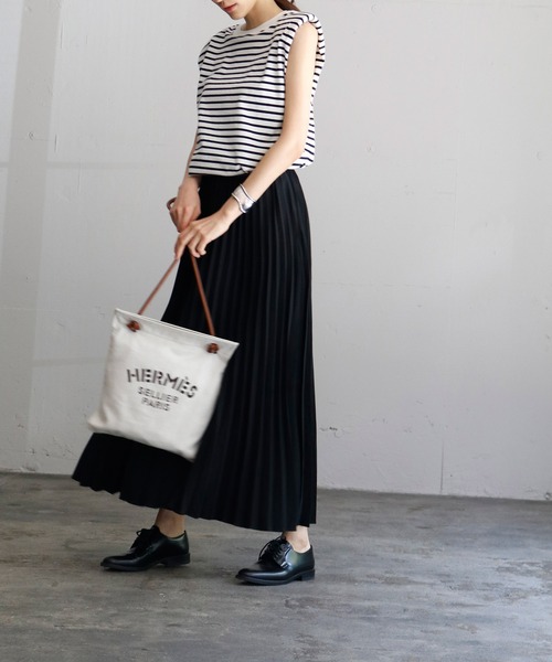 ELFRANK（エルフランク）の「サテンロング丈フレアプリーツスカート（スカート・レディース・オフホワイト/ピンク/ラベンダー/グリーン/ブルー/ブラック・FREE）」の15枚目の写真