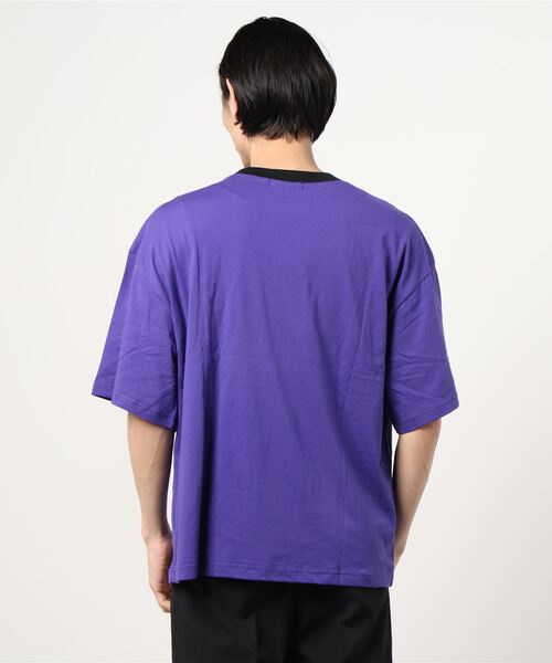 Guess(ゲス)の「∴WEGO/別注GUESSリンガービッグシルエット半袖Tシャツ(Tシャツ/カットソー・メンズ・パープル/ホワイト・LARGE/MEDIUM)」の4枚目の写真