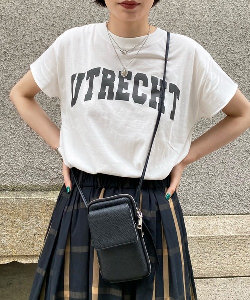 DouDou(ドゥドゥ)の「UTRECHT ロゴT(Tシャツ/カットソー・レディース・オフホワイト/チャコールグレー/ピンク・FREE)」の3枚目の写真