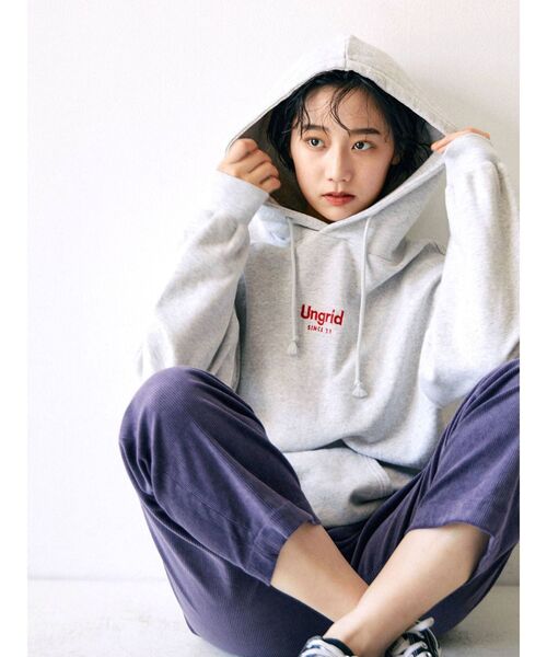 Ungrid（アングリッド）の「【10周年限定】Ungridエンブロイダリーパーカー（パーカー・レディース・オフホワイト/ライトグレー/ブラック・FREE）」の4枚目の写真