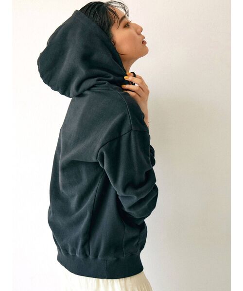 Ungrid（アングリッド）の「【10周年限定】Ungridエンブロイダリーパーカー（パーカー・レディース・オフホワイト/ライトグレー/ブラック・FREE）」の5枚目の写真