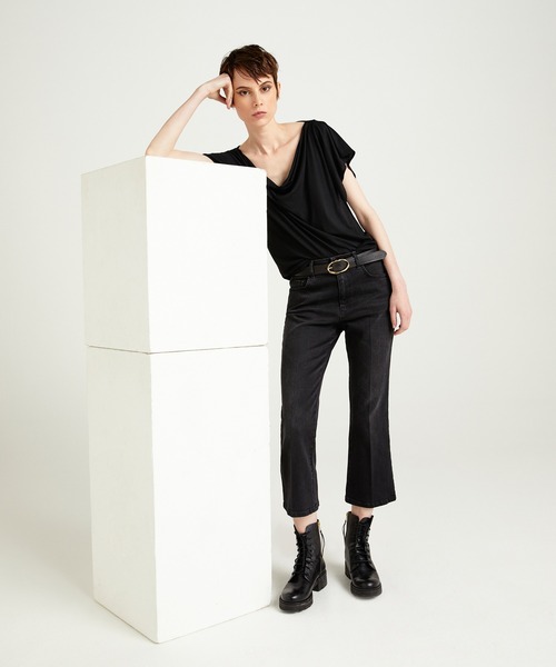 SISLEY(シスレー)の「コットンモダールドレープ半袖Tシャツ・カットソー(Tシャツ/カットソー・レディース・ブラック/ダークブラウン/ライトベージュ・MEDIUM/SMALL/X-SMALL)」の11枚目の写真