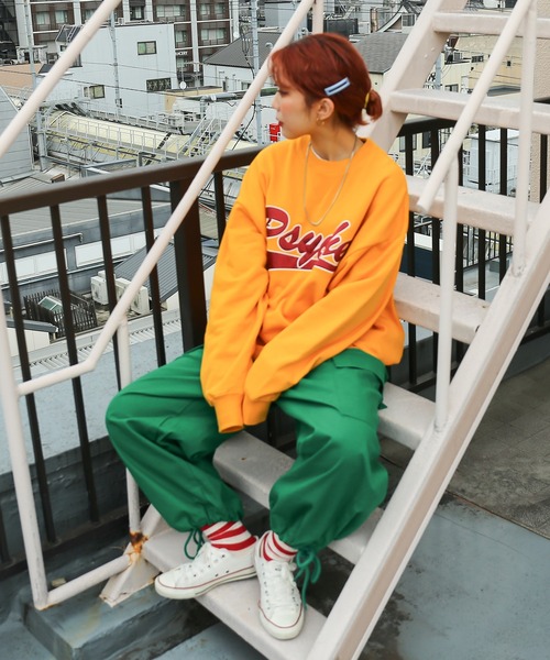 SPINNS（スピンズ）の「【ビッグシルエット】PSYCHEカレッジロゴスウェット（スウェット・メンズ・アッシュグレー/グリーン/スミクロ/ロイヤルブルー/イエロー/オレンジ/ダークグリーン・ONESIZE）」の6枚目の写真