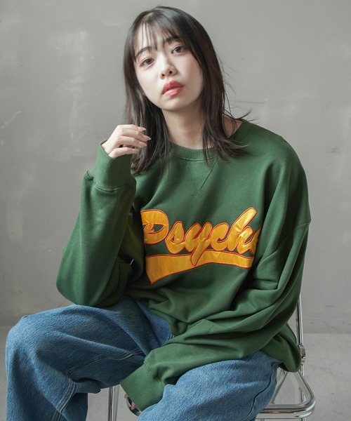 SPINNS（スピンズ）の「【ビッグシルエット】PSYCHEカレッジロゴスウェット（スウェット・メンズ・アッシュグレー/グリーン/スミクロ/ロイヤルブルー/イエロー/オレンジ/ダークグリーン・ONESIZE）」の4枚目の写真