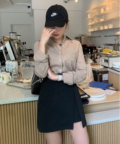 chuu(チュー)の「CHUU スリットミニスカート(スカート・レディース・ブラック・SMALL/MEDIUM)」の3枚目の写真